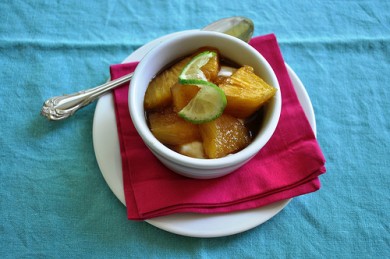 Рецепт Печеный ананас в имбирно-лаймовом соусе