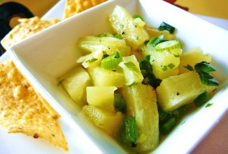 Ананасовая сальса с перцем халапеньо