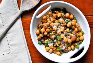 Салат из нута с беконом