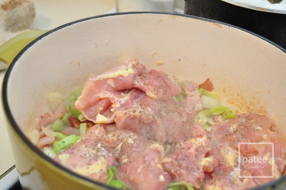 Курица с грибами в винном соусе - Шаг 8