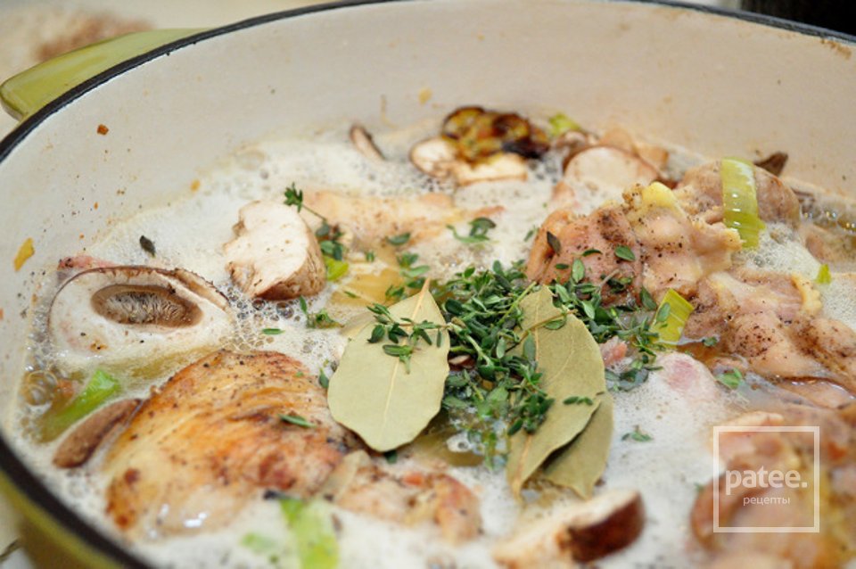 Курица с грибами в винном соусе - Шаг 12