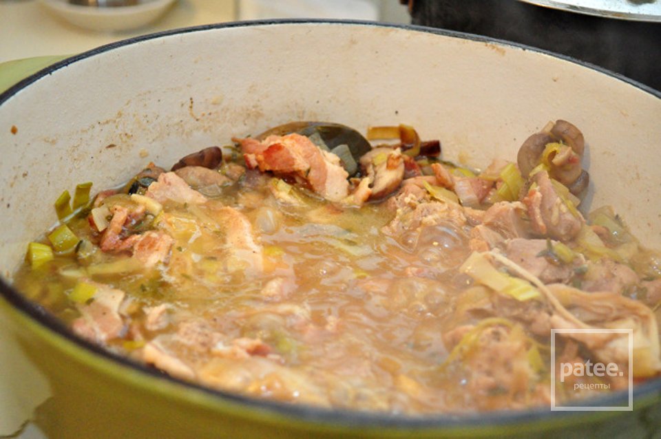 Курица с грибами в винном соусе - Шаг 14