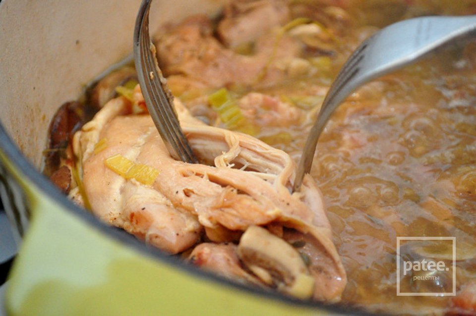 Курица с грибами в винном соусе - Шаг 15