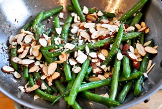 Зеленая фасоль с миндалем