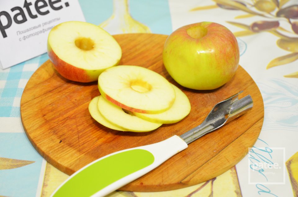 Творожная запеканка с яблоками - Шаг 10