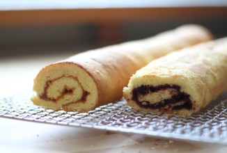 Лимонный рулет с джемом