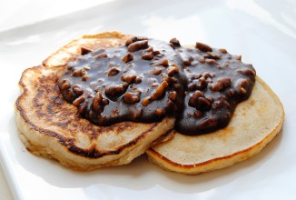 Банановые блины с ореховым сиропом