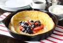 Немецкий блин с ягодами