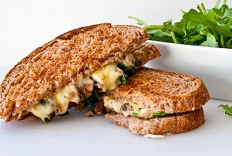 Сэндвич с сыром и грибами