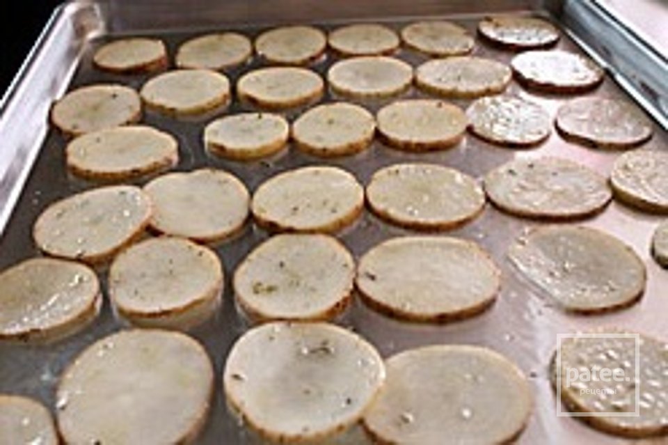 Картофельные чипсы с сушеной зеленью - Шаг 8