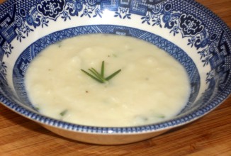 Картофельный суп со сметаной и розмарином