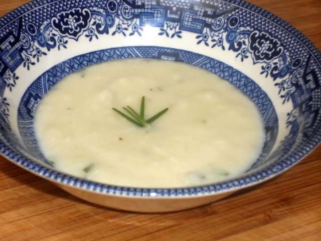 Картофельный суп со сметаной и розмарином