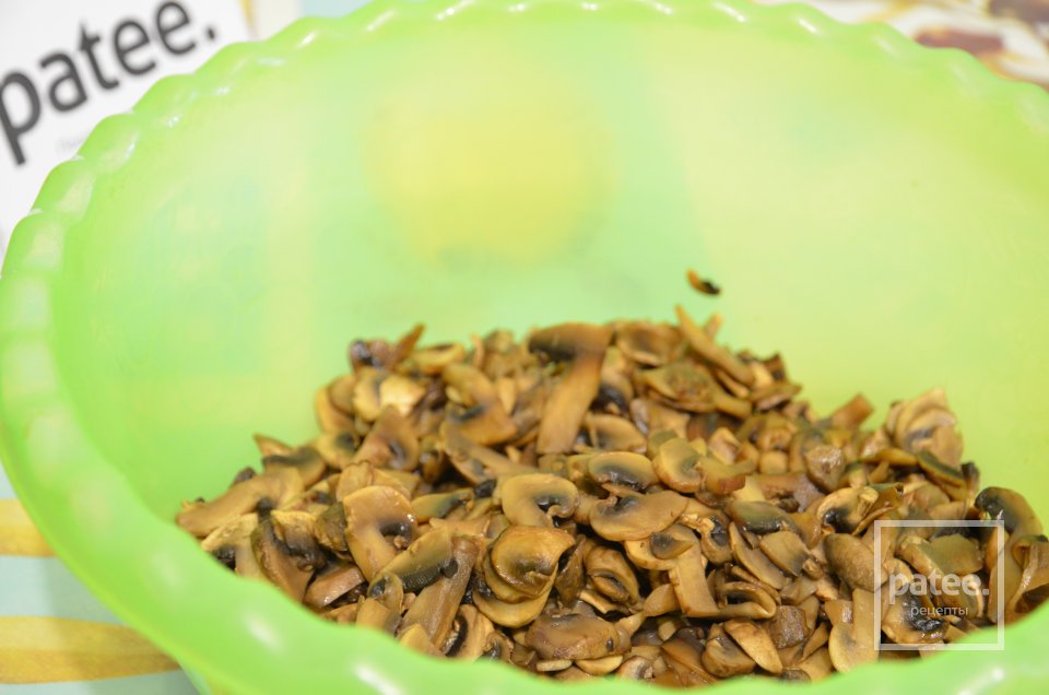 Грибной салат Пальчики оближешь - Шаг 3