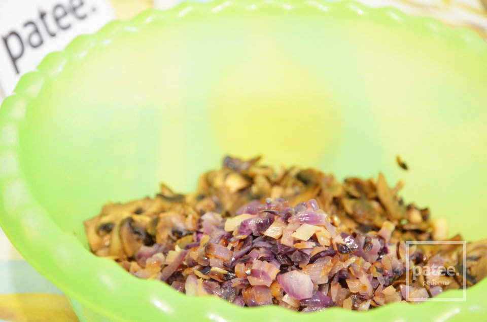 Грибной салат Пальчики оближешь - Шаг 9