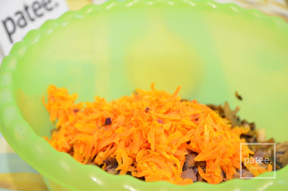 Грибной салат Пальчики оближешь - Шаг 10