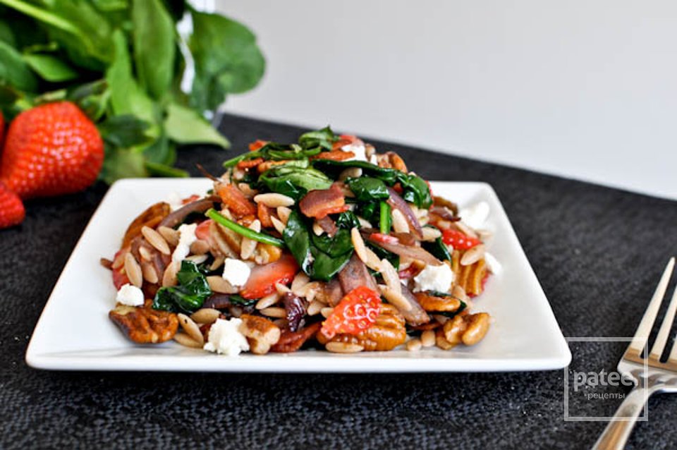 Салат из орзо с клубникой и беконом - Шаг 9