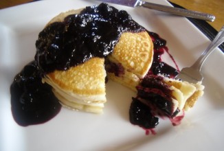 Блины с черникой