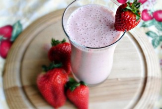 Клубнично-банановый смузи