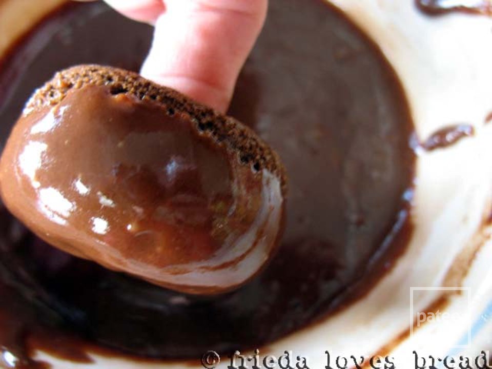 Шоколадные пончики с глазурью - Шаг 11