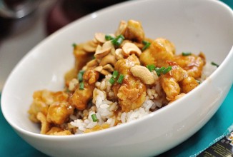 Курица с кешью в устричном соусе