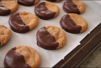 Миндальное печенье в шоколадной глазури