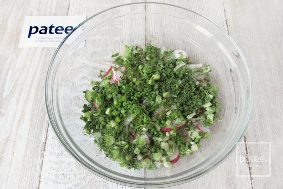 Весенний салат из редиса со свежим огурцом - Шаг 7