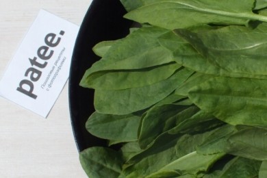 Пирог со щавелем и сухофруктами - приготовление