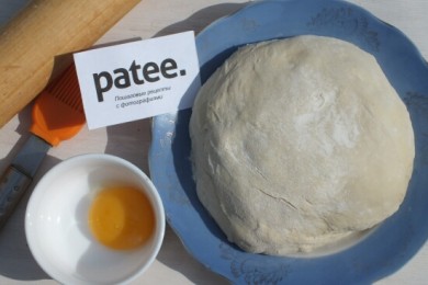 Пирог со щавелем и сухофруктами - приготовление