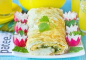 Рулет из белкового омлета с сыром и зеленью