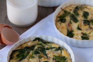 Яичница со шпинатом и козьим сыром