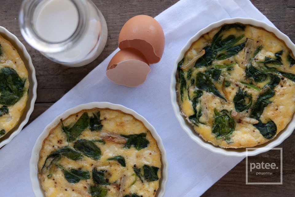 Яичница со шпинатом и козьим сыром - Шаг 6