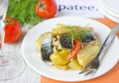 Скумбрия с картофелем и помидорами