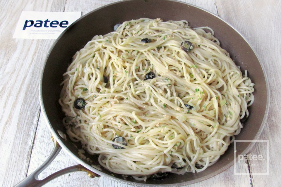 Спагетти с тунцом и маслинами - Шаг 15