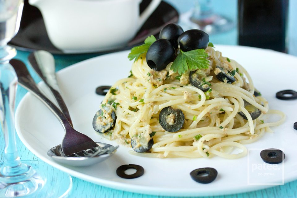Спагетти с тунцом и маслинами - Шаг 17