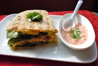 Кесадилья со шпинатом и авокадо