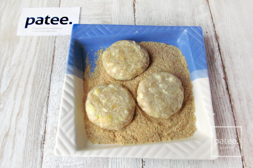 Нежные куриные котлеты с сыром - Шаг 12