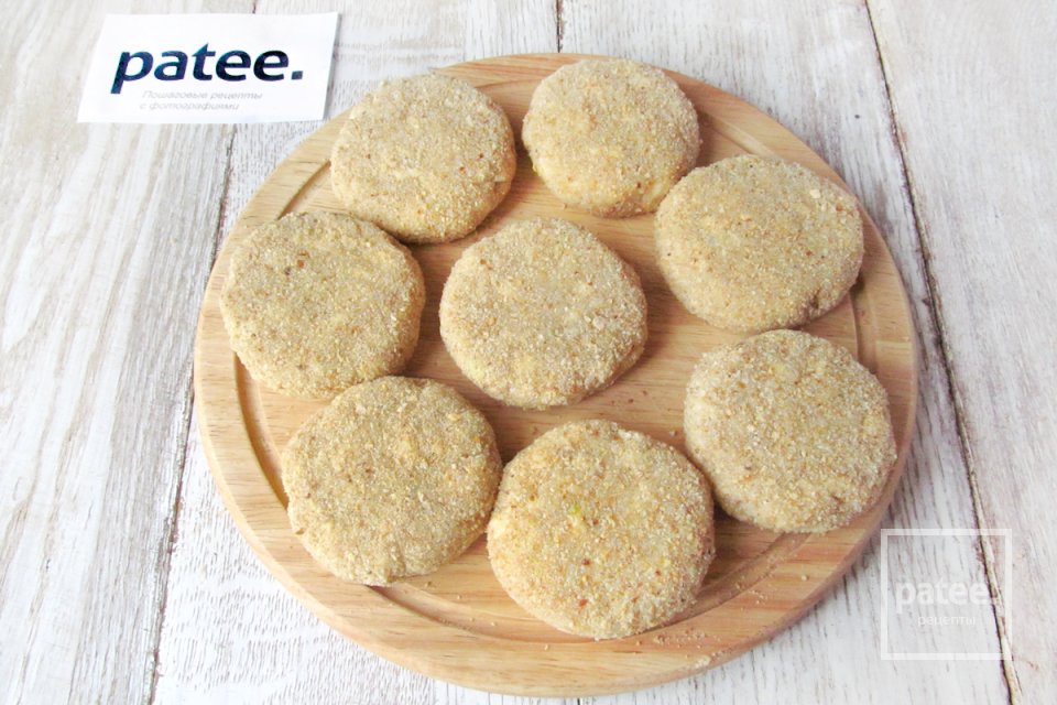 Нежные куриные котлеты с сыром - Шаг 13