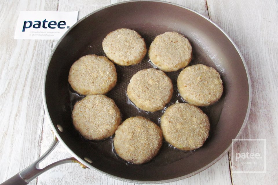 Нежные куриные котлеты с сыром - Шаг 14