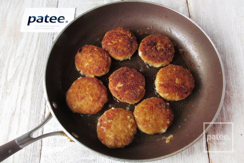 Нежные куриные котлеты с сыром - Шаг 15