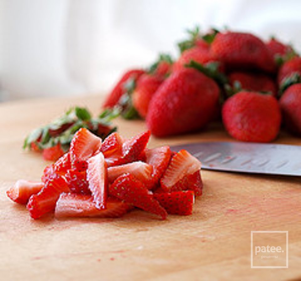 Блины с шоколадным муссом и клубникой - Шаг 14