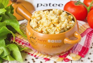 Каша перловая с курицей и овощами