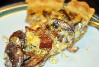 Киш с беконом и грибами