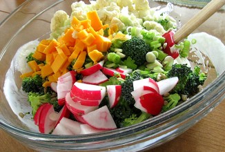 Салат с брокколи и цветной капустой