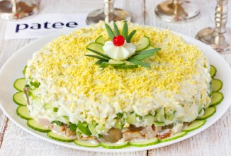 Салат с копчёным окорочком Коронный