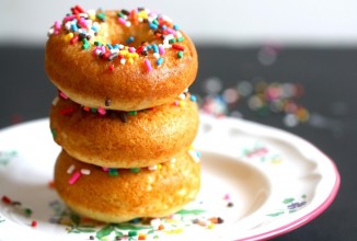 Пончики с молочной глазурью