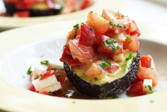 Салат в авокадо