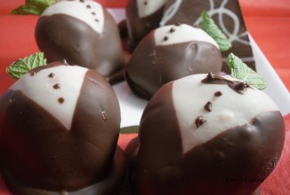 Клубника в смокинге