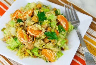 Салат из нута с киноа и мандаринами