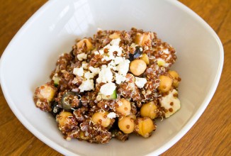 Средиземноморский салат с киноа