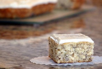 Банановый пирог с ванильной глазурью